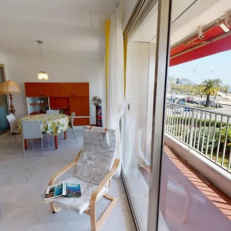 9m - Grand Climatise Entierement Renove Face A La Avec Terrasse Μεντόν